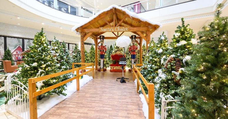 Tysons_Corner_Center_Santa