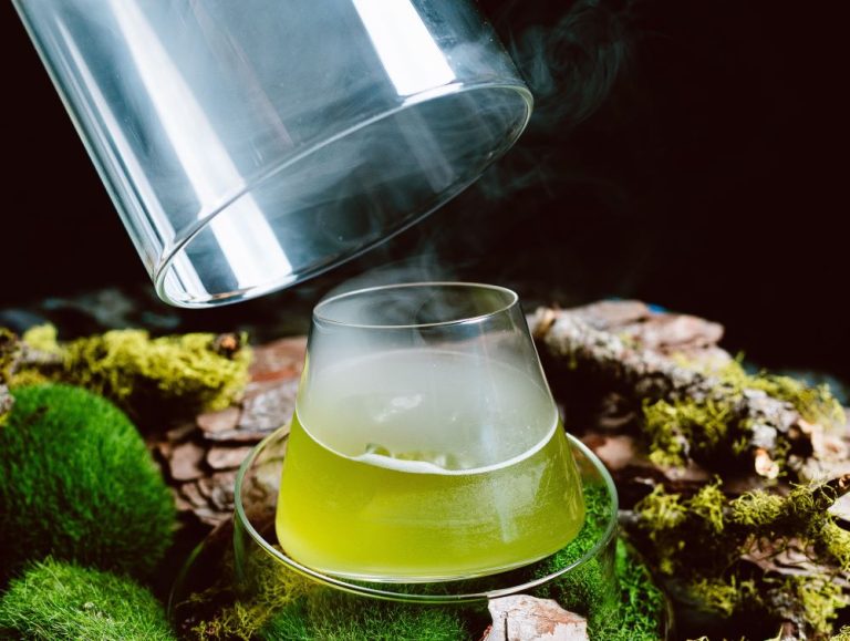 Nue Elegantly Vietnamese