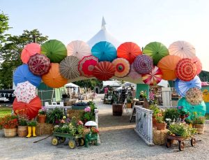 Lucketts Spring Market