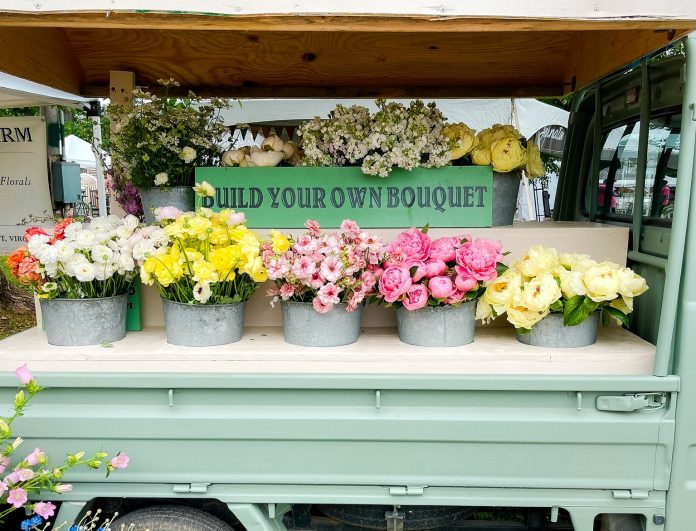 Lucketts Spring Market