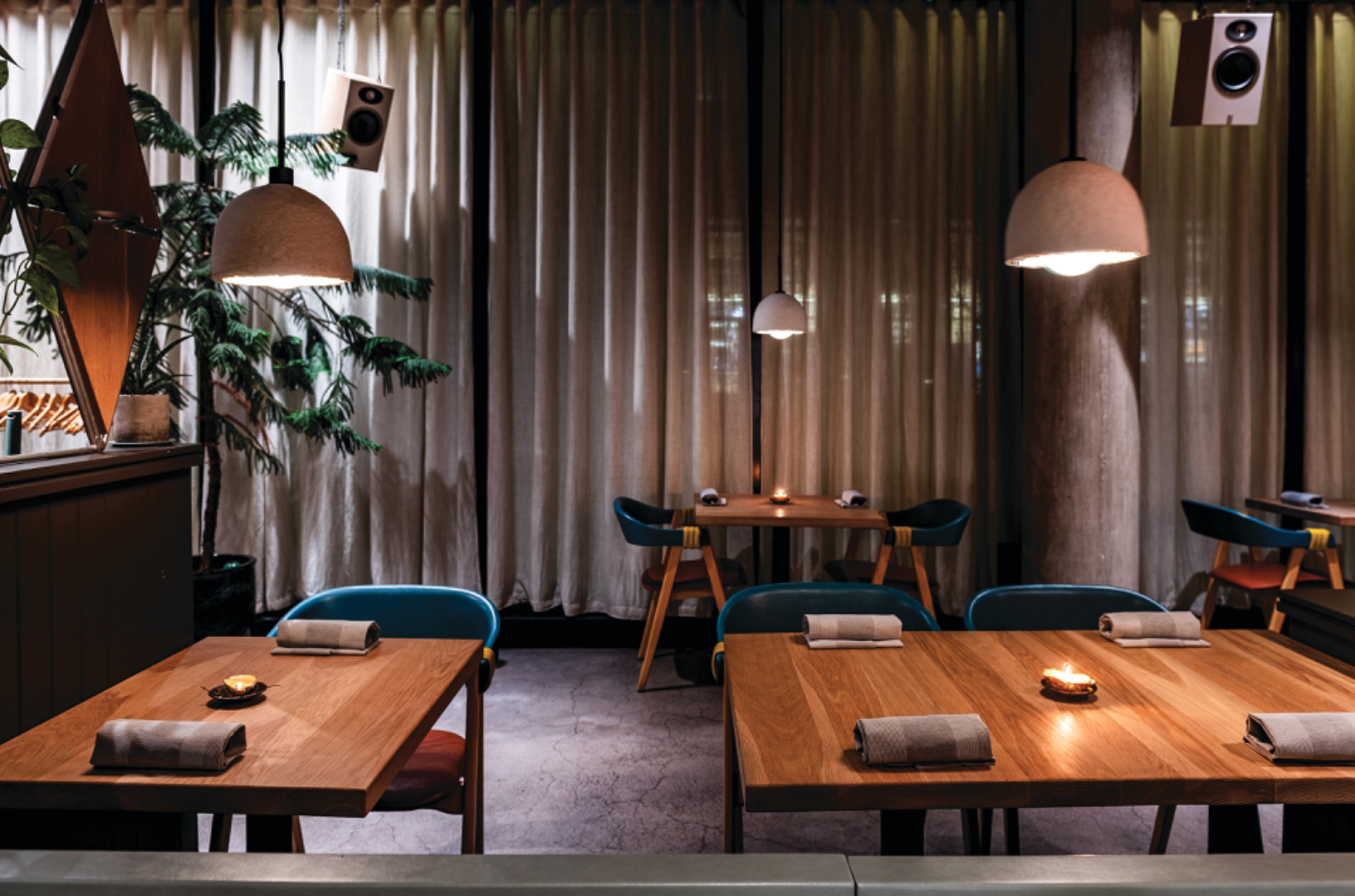 The dining room at Oyster Oyster