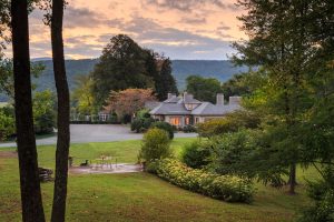 Glen Gordon Manor