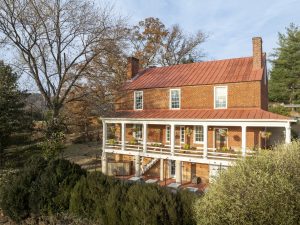 The Crossroads Inn